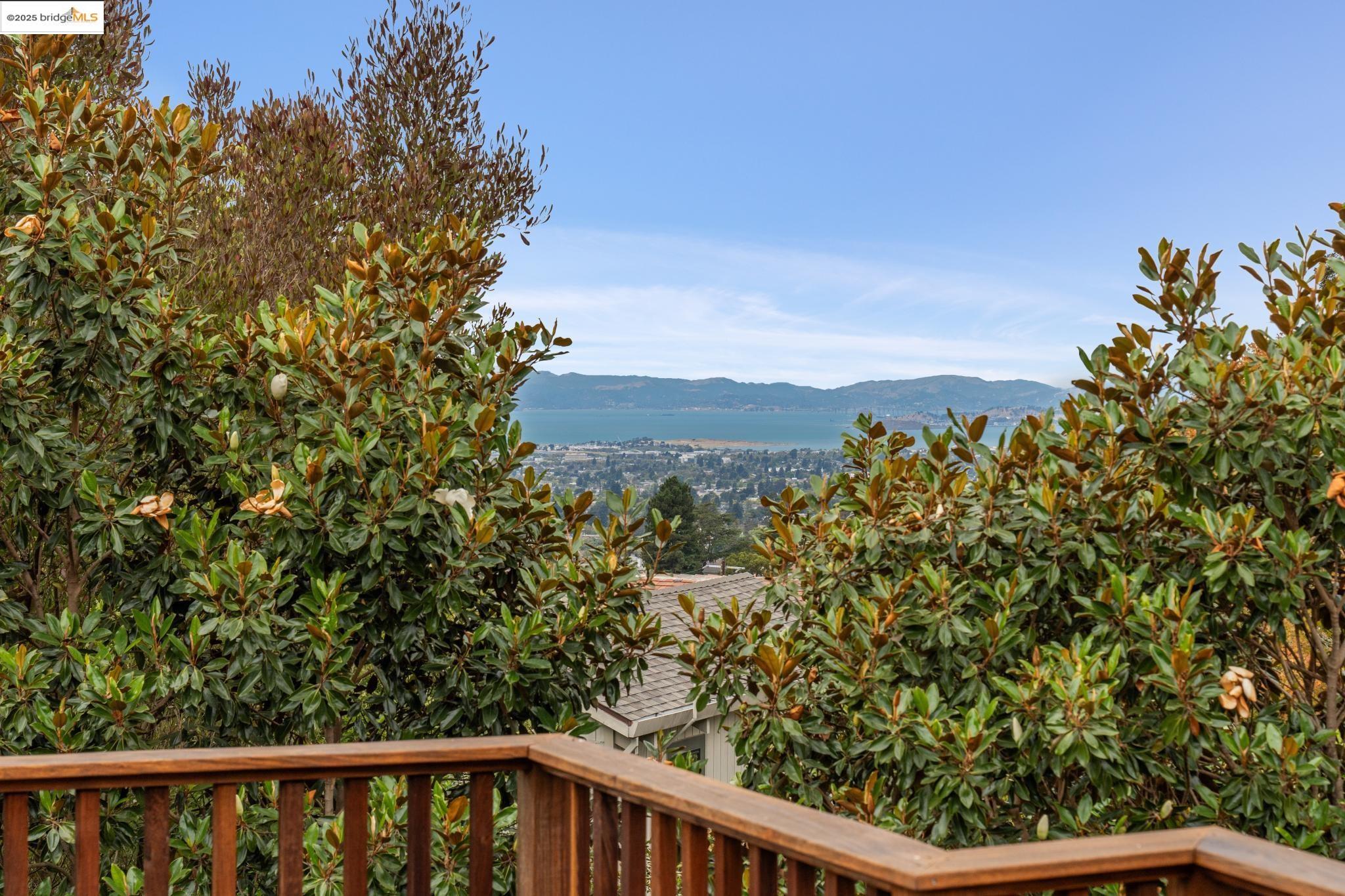 5207 Masonic Avenue Oakland, CA 94618 - Photo 23 of 55