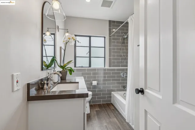 $1,695,000 | 5207 Masonic Avenue, Oakland, CA 94618