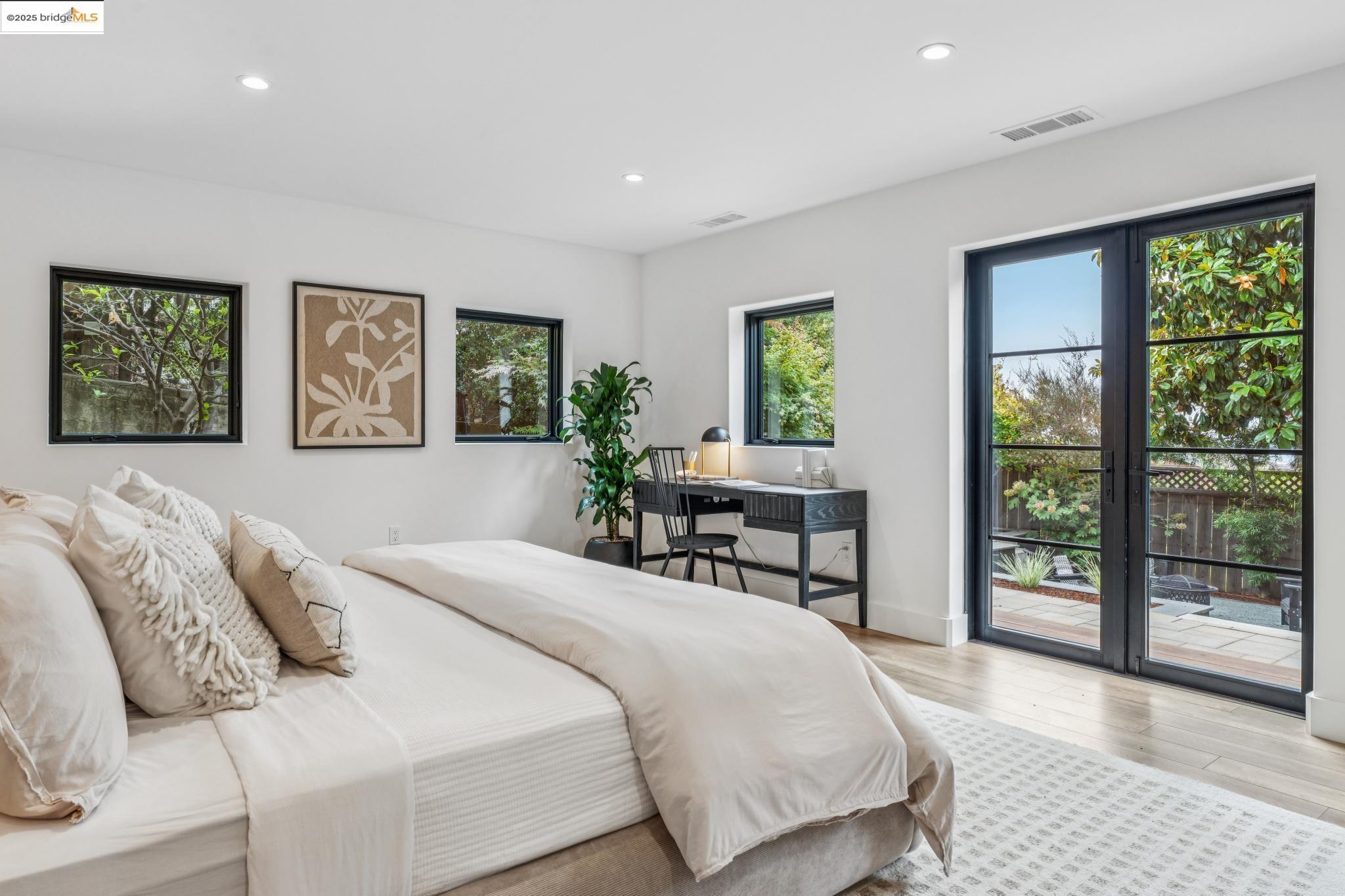 5207 Masonic Avenue Oakland, CA 94618 - Photo 33 of 55