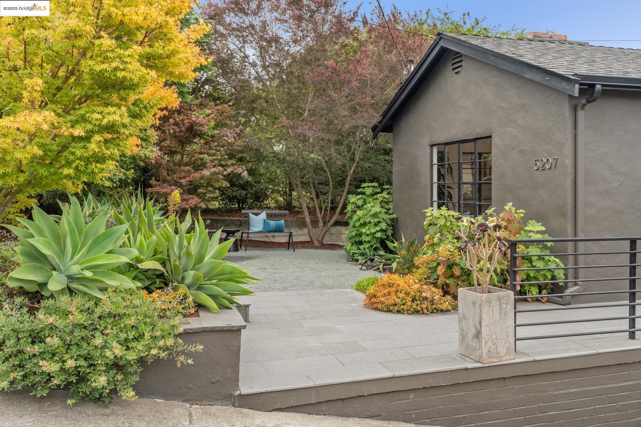 5207 Masonic Avenue Oakland, CA 94618 - Photo 4 of 55