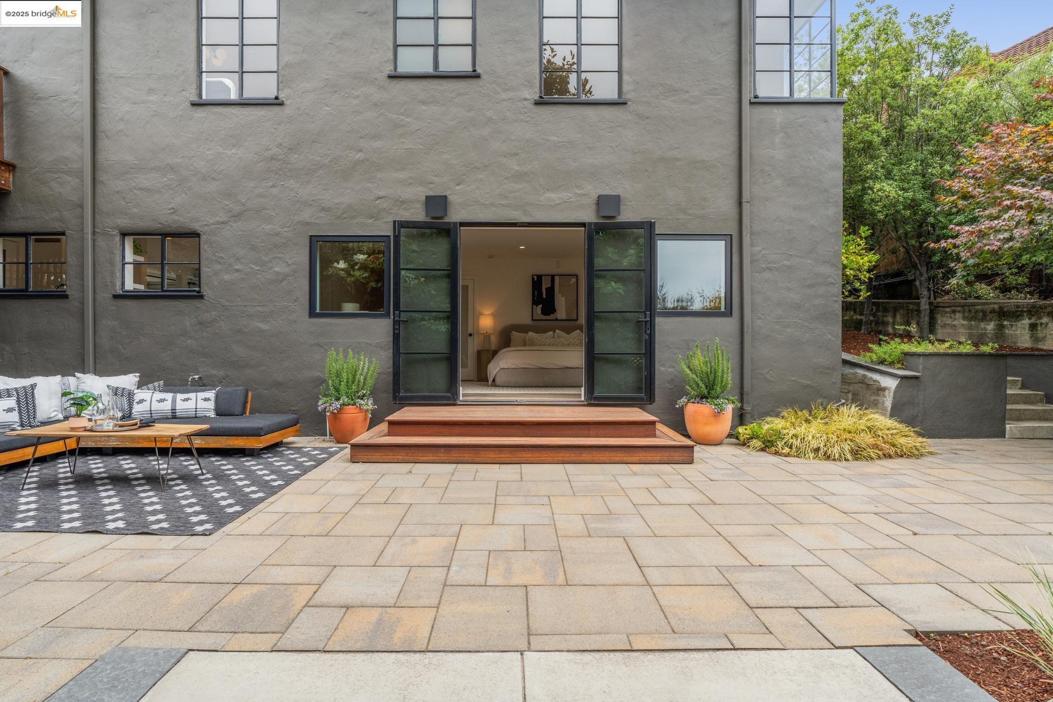 5207 Masonic Avenue Oakland, CA 94618 - Photo 44 of 55