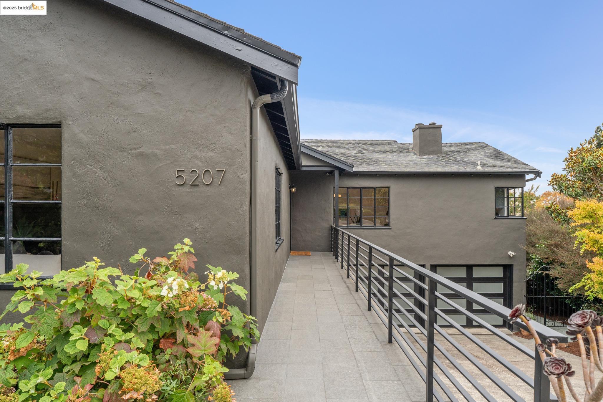 5207 Masonic Avenue Oakland, CA 94618 - Photo 5 of 55