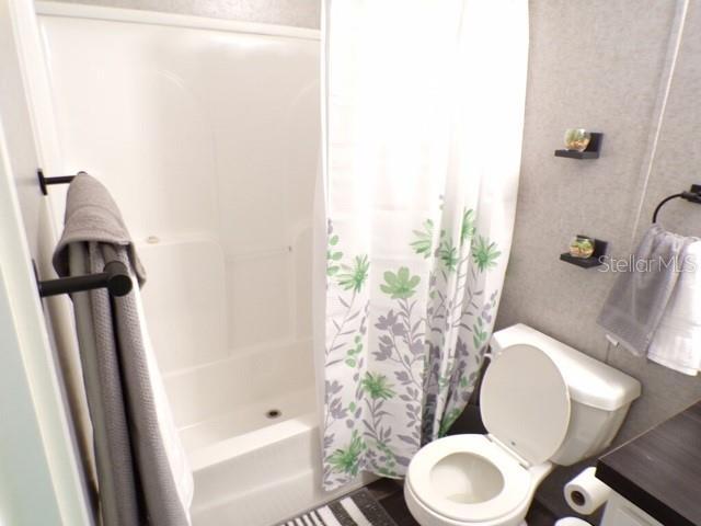 101 Tomahawk Road Hawthorne, FL 32640 - Photo 15 of 25 a bathroom with a toilet and a mirror