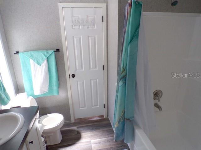 101 Tomahawk Road Hawthorne, FL 32640 - Photo 16 of 25 a bathroom with a toilet and a sink