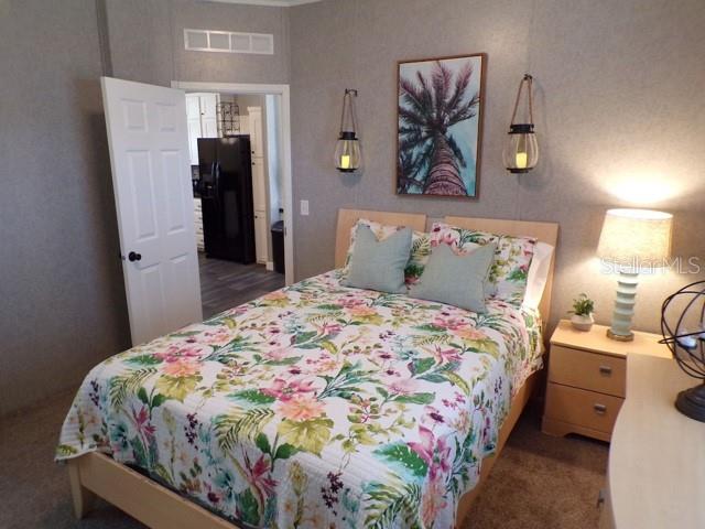 101 Tomahawk Road Hawthorne, FL 32640 - Photo 18 of 25 a bedroom with a bed and painting on the wall