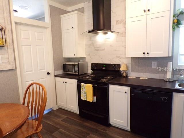 101 Tomahawk Road Hawthorne, FL 32640 - Photo 6 of 25 a kitchen with stainless steel appliances granite countertop a stove a sink and white cabinets