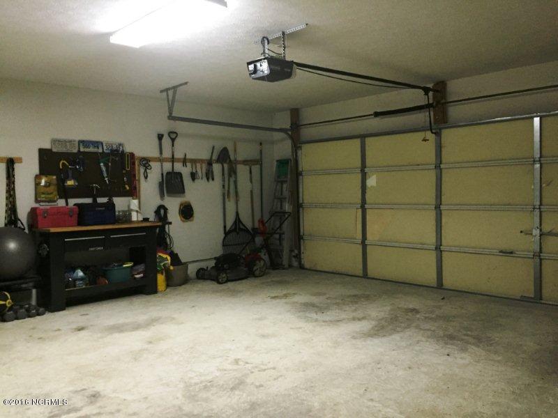 5828 County Line Road New Bern, NC 28562 - Photo 15 of 20 5828 County Line22-LARGE GARAGE (2)