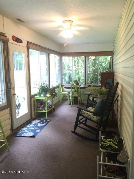 5828 County Line Road New Bern, NC 28562 - Photo 6 of 20 5828 County Line14-SUNROOM OFF THE KITCH