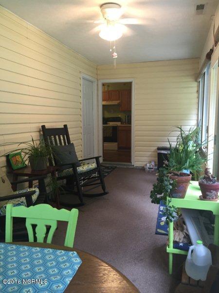 5828 County Line Road New Bern, NC 28562 - Photo 7 of 20 5828 County Line15-PLACES TO RELAX (2)
