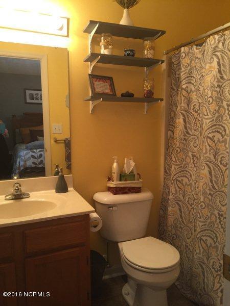 5828 County Line Road New Bern, NC 28562 - Photo 10 of 20 5828 County Line18- AND A NICE BATHROOM