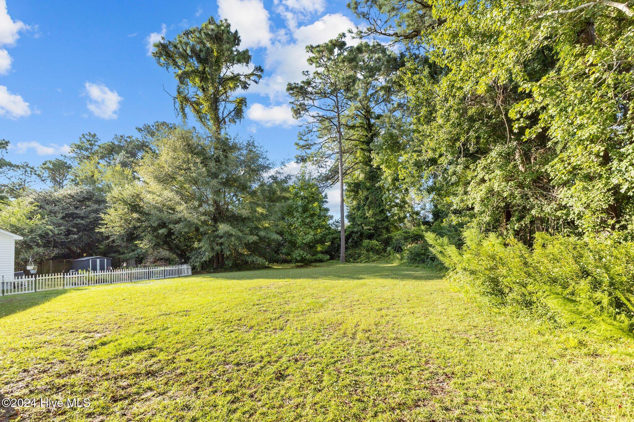 Back yard of Duplex COA allows fences