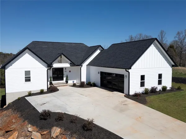 $599,000 | 725 Hidden Falls Drive, West Union, SC 29696