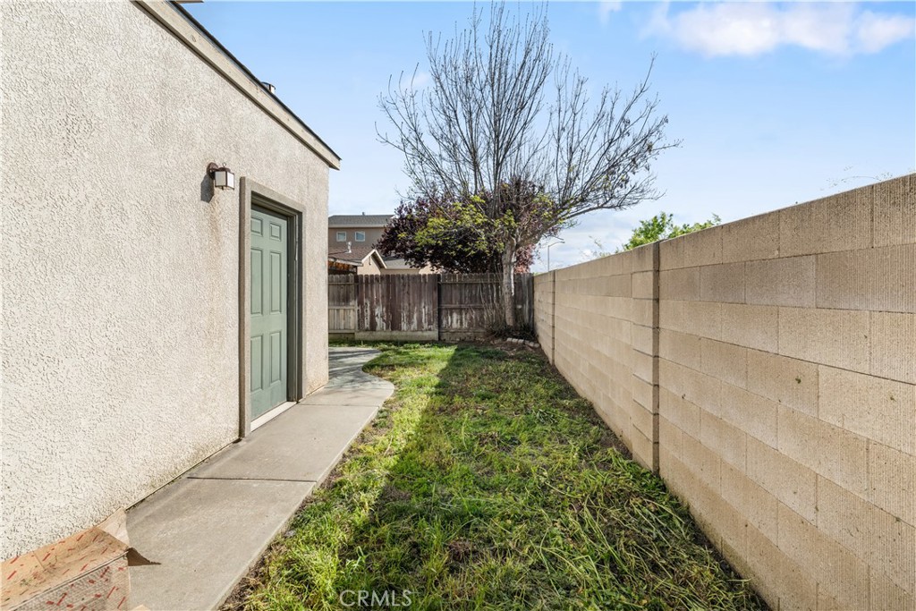 4357 Mathias Way Merced, CA 95348 - Photo 25 of 32 a view of a backyard