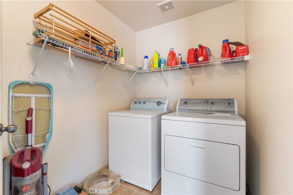 4357 Mathias Way Merced, CA 95348 - Photo 26 of 32 a utility room with dryer and washer