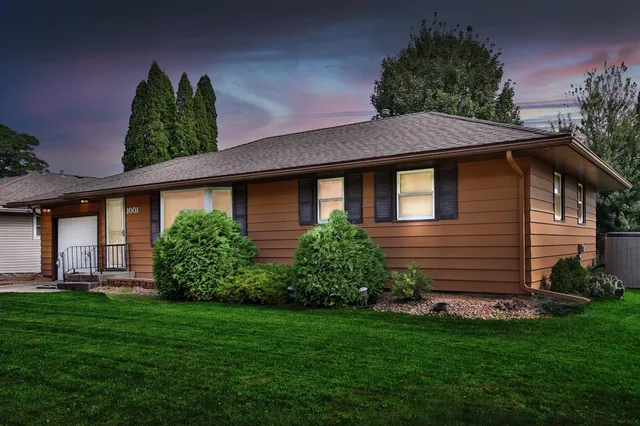 $259,900 | 1001 15th Street Southwest, Austin, MN 55912