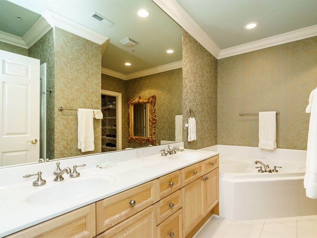 2813 Market Bridge Lane, Unit 105 Raleigh, NC 27608 - Photo 15 of 25 Master Bath/Spa