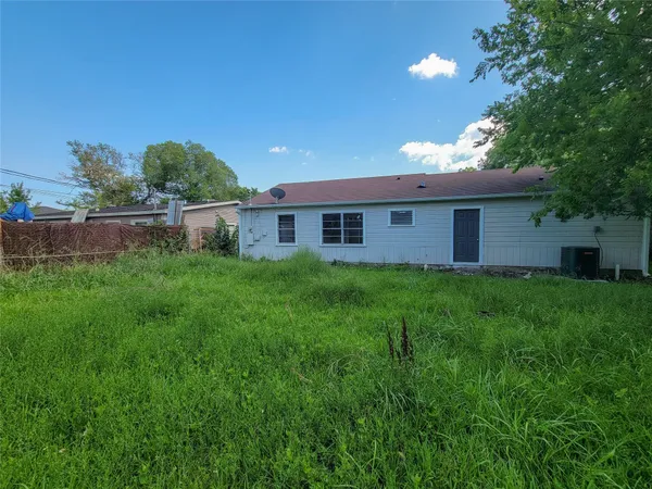 $1,650 | 4909 Holloway Drive, Houston, TX 77048