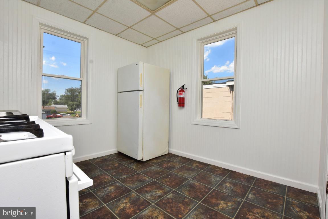 265 Hooker Street Riverside, NJ 08075 - Photo 11 of 29 Upstairs Unit Kitchen