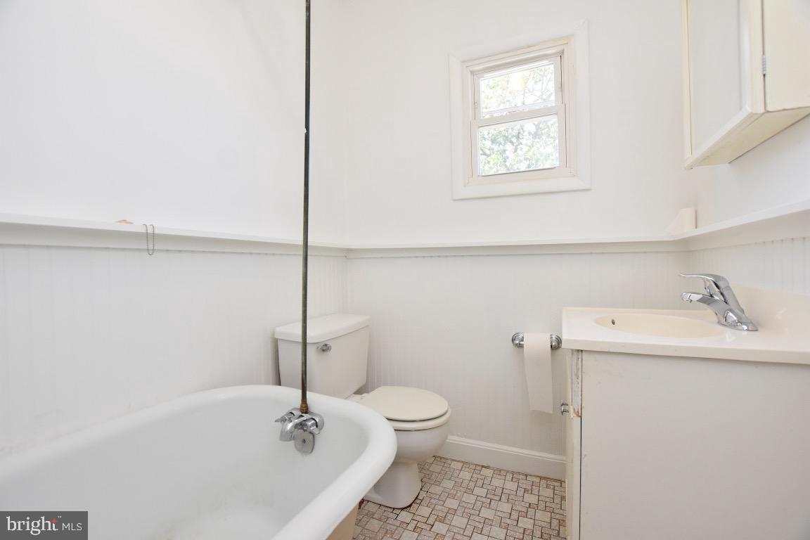 265 Hooker Street Riverside, NJ 08075 - Photo 12 of 29 Upstairs Unit Full Bath