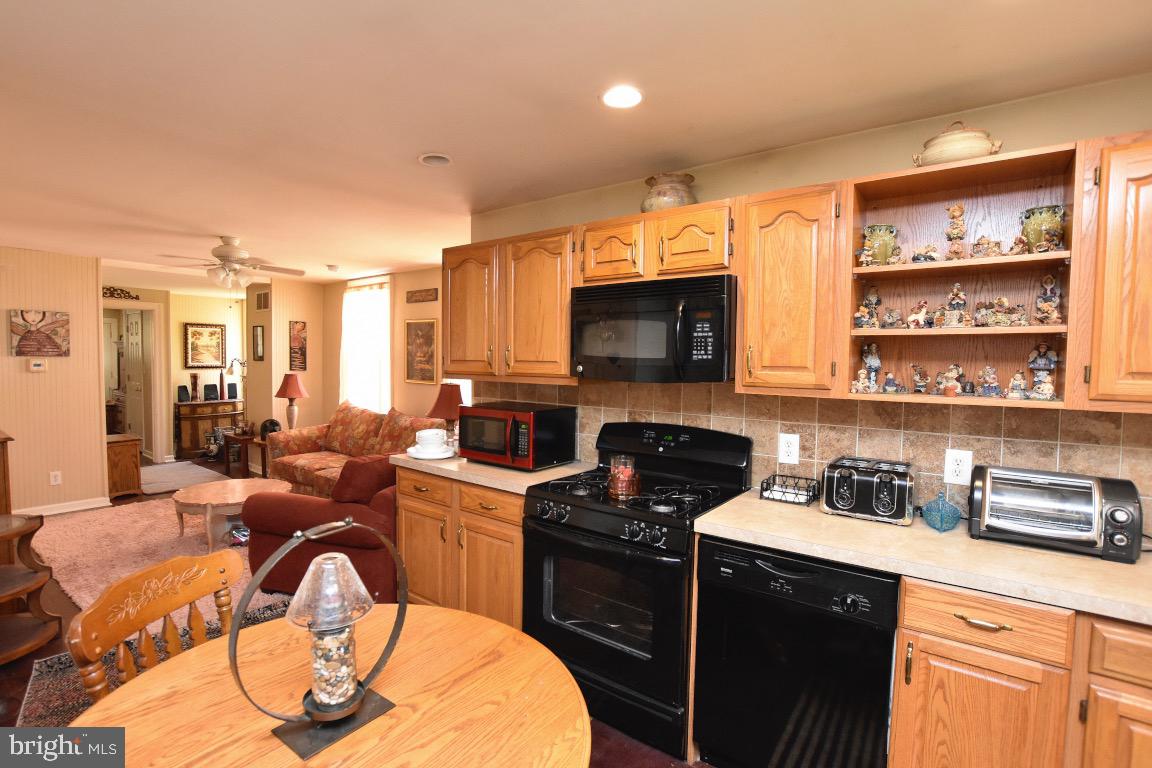 265 Hooker Street Riverside, NJ 08075 - Photo 19 of 29 Downstairs Unit Kitchen