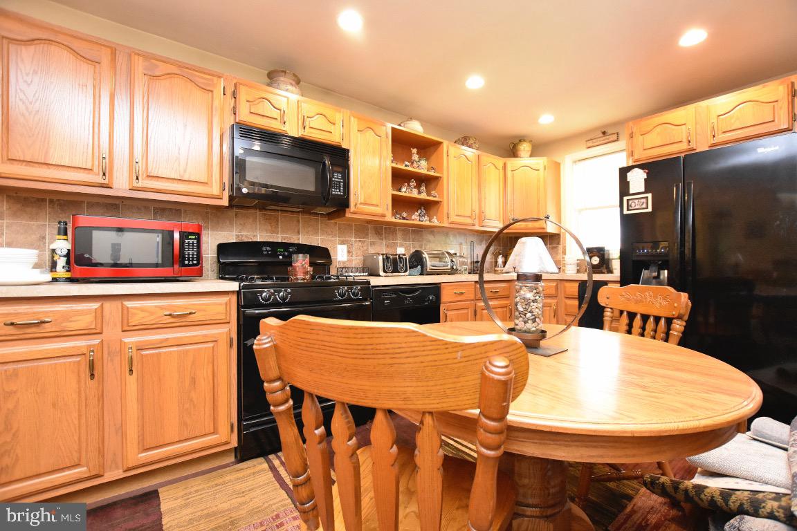 265 Hooker Street Riverside, NJ 08075 - Photo 20 of 29 Downstairs Unit Kitchen