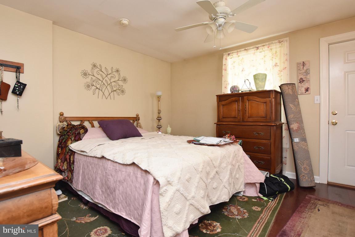 265 Hooker Street Riverside, NJ 08075 - Photo 22 of 29 Downstairs Unit Bedroom