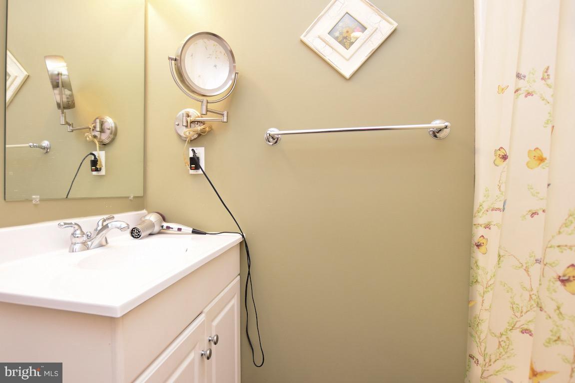 265 Hooker Street Riverside, NJ 08075 - Photo 23 of 29 Downstairs Unit Full Bath