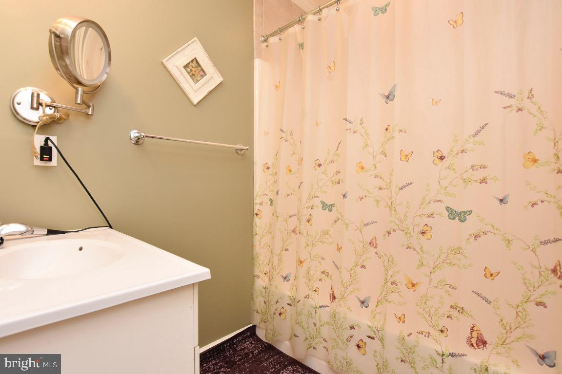 265 Hooker Street Riverside, NJ 08075 - Photo 24 of 29 Downstairs Unit Full Bath