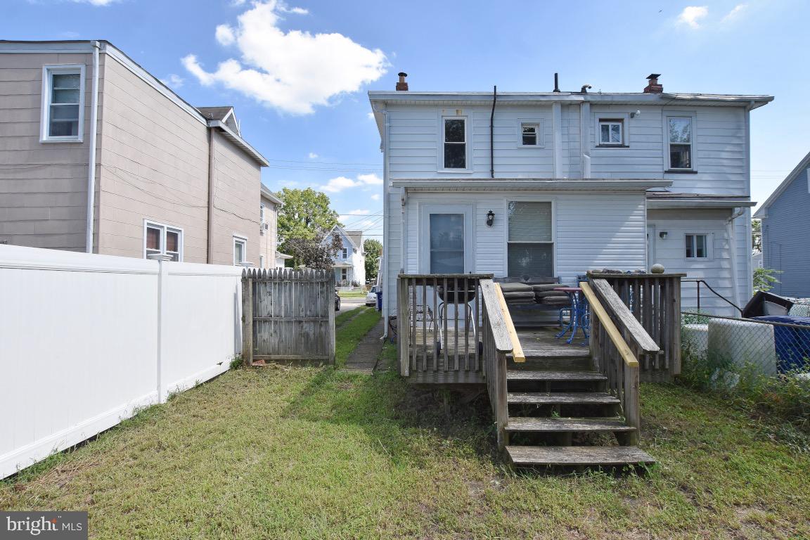 265 Hooker Street Riverside, NJ 08075 - Photo 28 of 29 shared backyard space