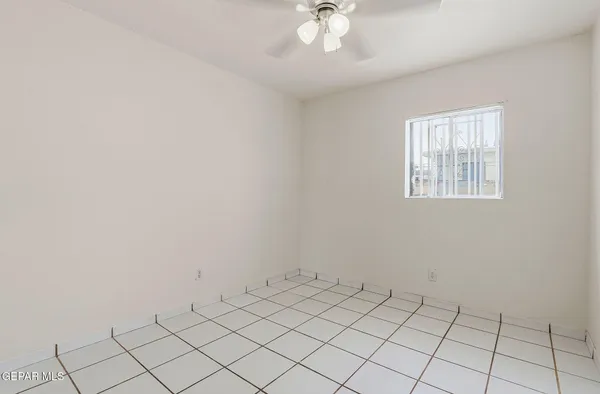 a view of a livingroom with an empty space