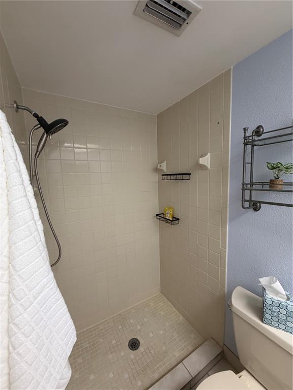 2131 Ridge Road South, Unit 135 Largo, FL 33778 - Photo 26 of 33 a bathroom with a shower