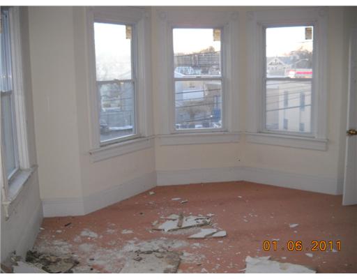 39 Ruggles Street Providence, RI 02908 - Photo 4 of 11 Living Room.