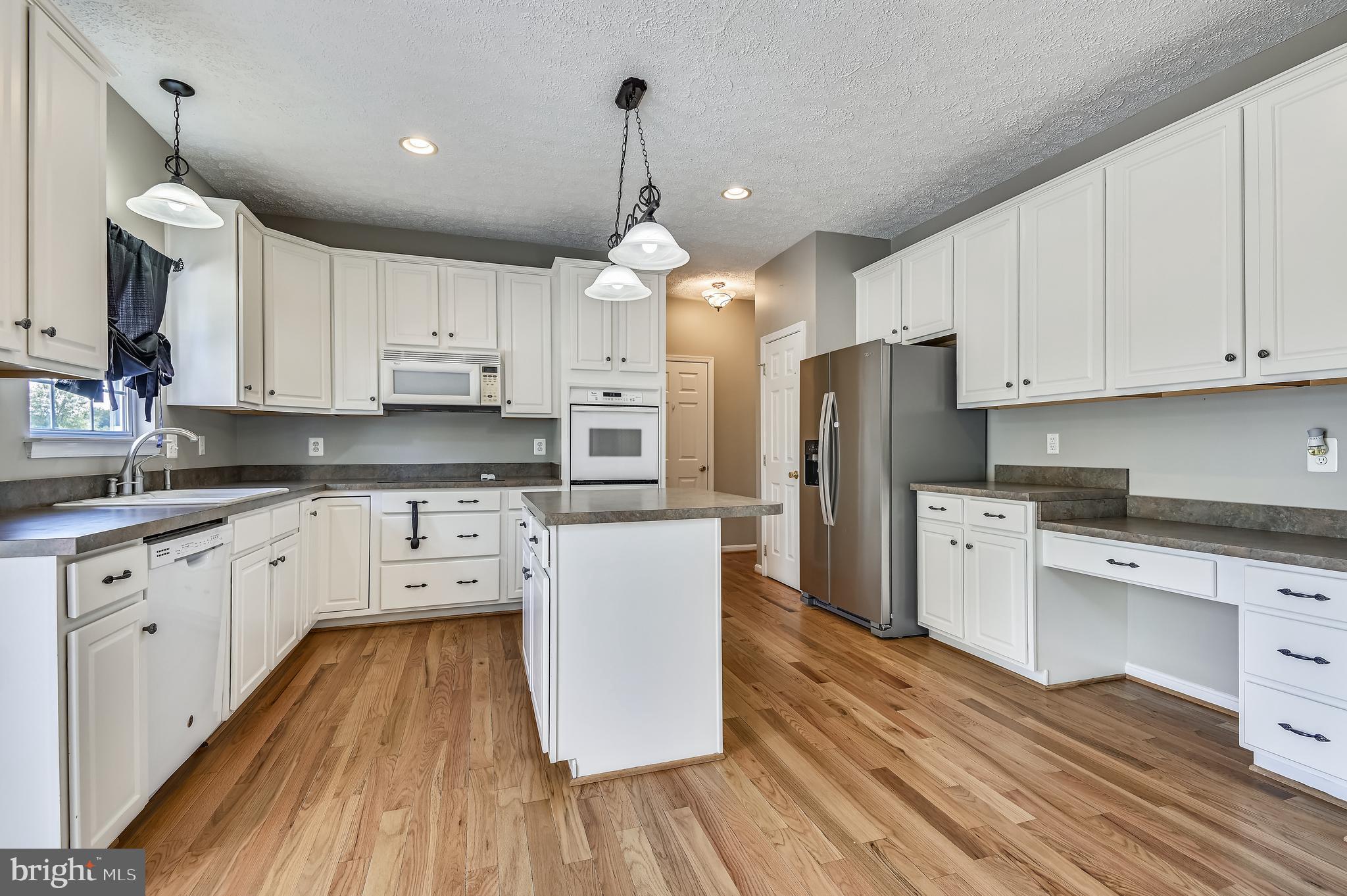 12 Monocacy Circle Taneytown, MD 21787 - Photo 18 of 52 42" cabinets and landing station