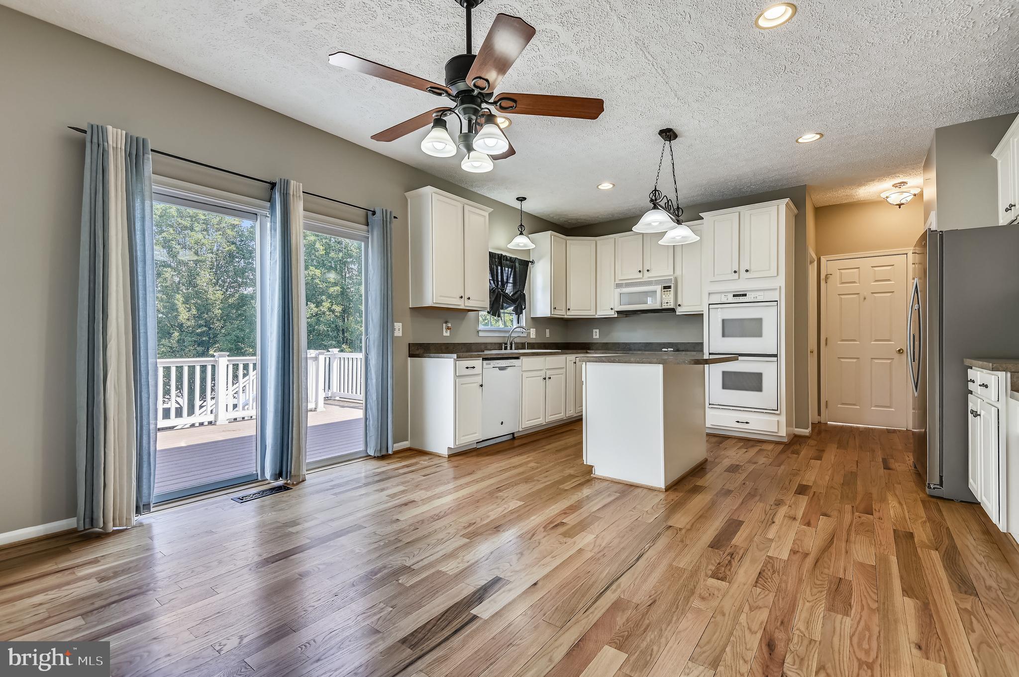 12 Monocacy Circle Taneytown, MD 21787 - Photo 19 of 52 Double oven, flat top range, double sink