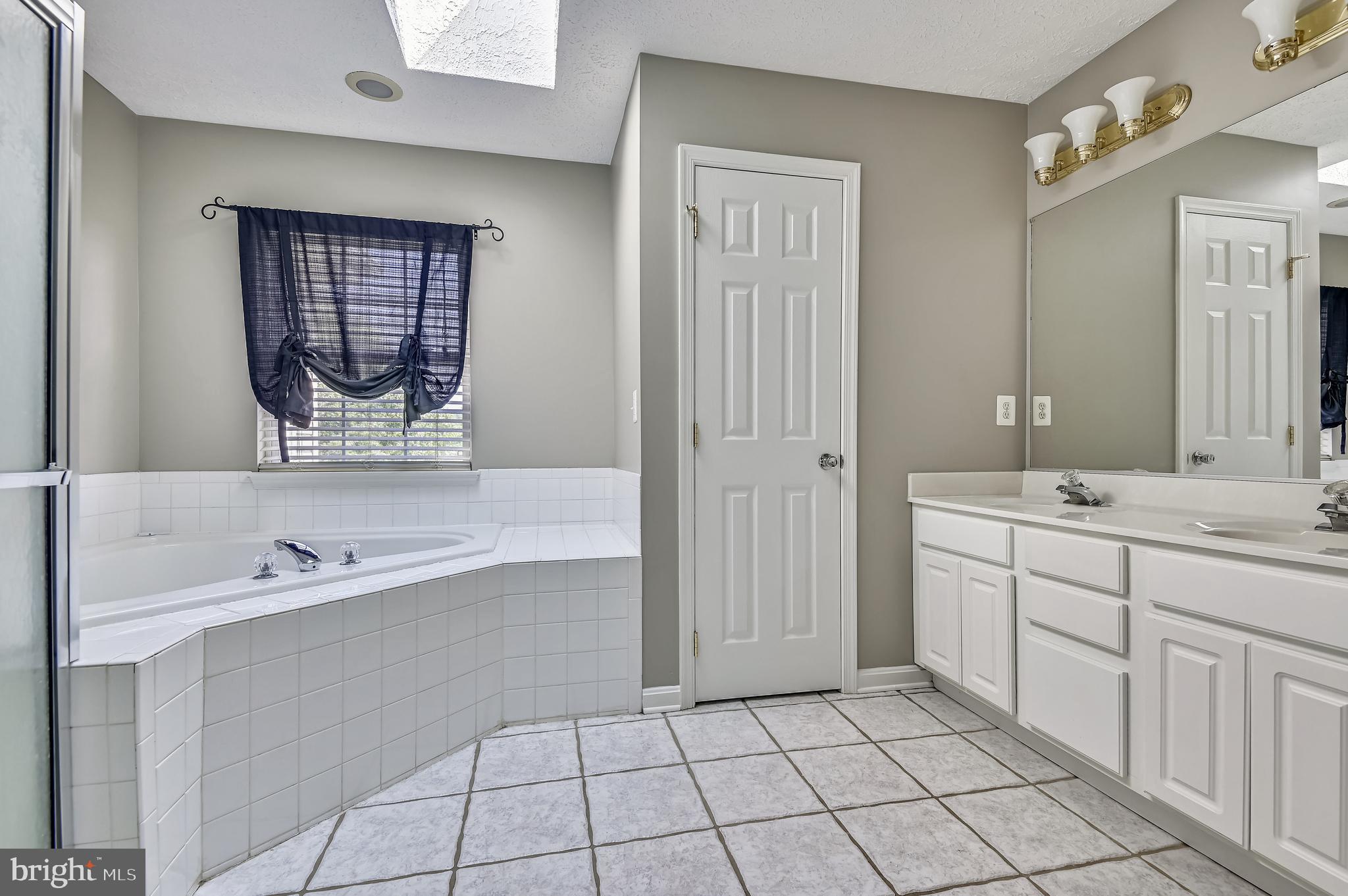 12 Monocacy Circle Taneytown, MD 21787 - Photo 29 of 52 Master bath w/ soaking tub, stall shower, dbl sink