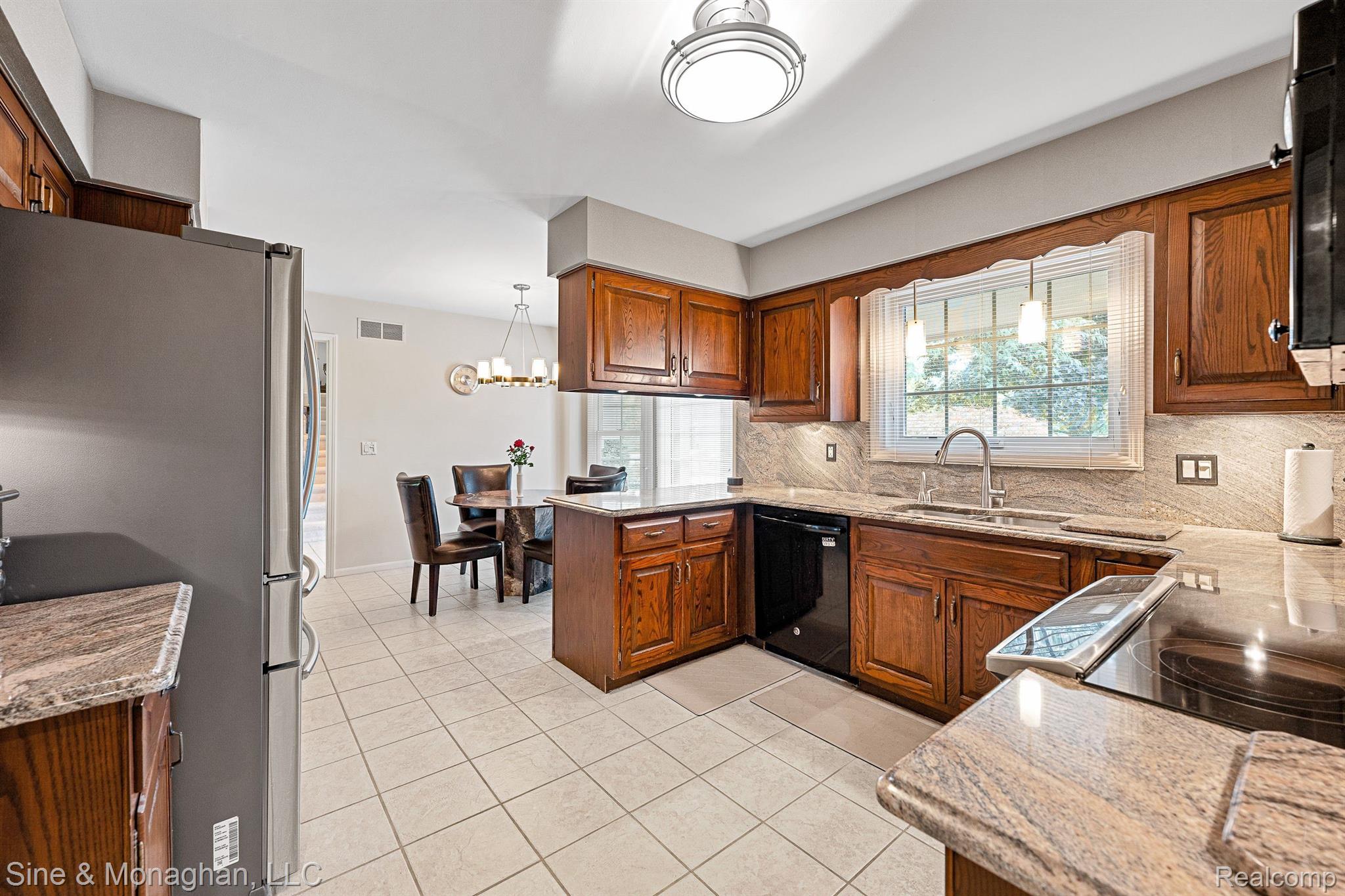 35104 Banbury Road Livonia, MI 48152 - Photo 16 of 62 Classic kitchen