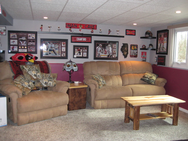 137 South Anderson Road New Lenox, IL 60451 - Photo 16 of 24 a living room with furniture kitchen and a couch