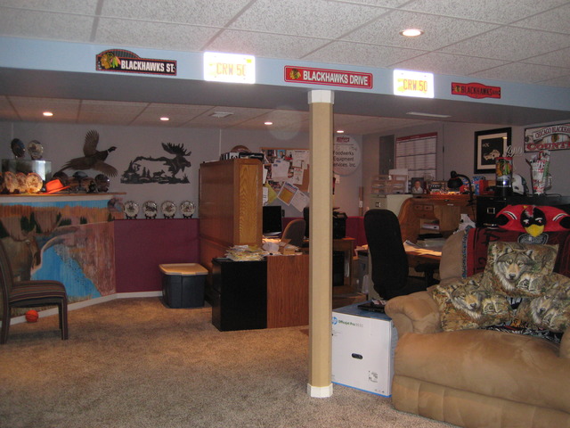 137 South Anderson Road New Lenox, IL 60451 - Photo 18 of 24 a living room with furniture