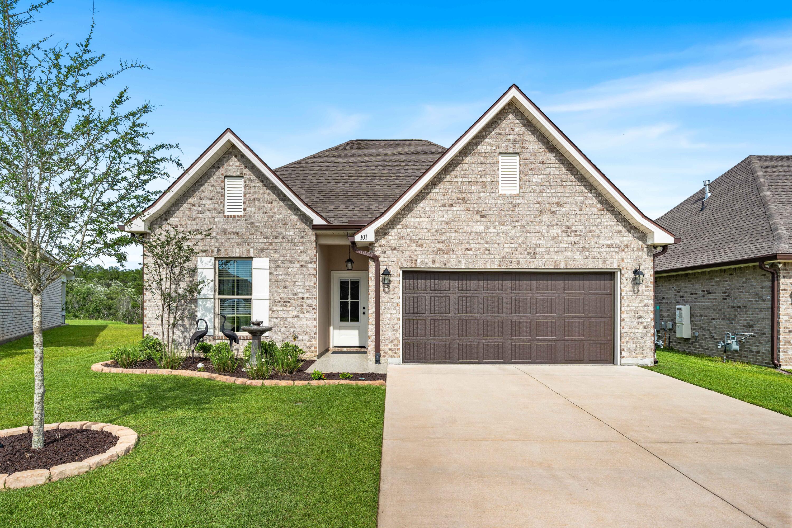 101 Hydrangea Boulevard Freeport, FL 32439 - Photo 2 of 44 101 Hydraenga-2