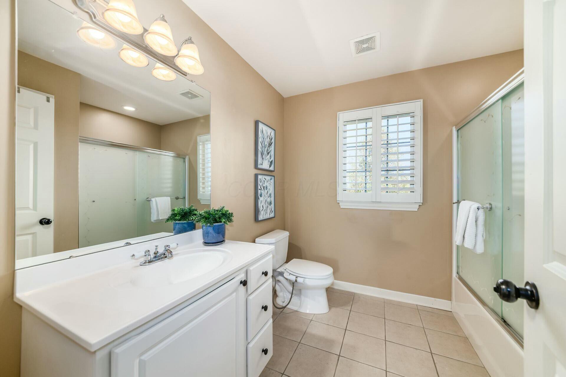 9435 Concord Road Powell, OH 43065 - Photo 32 of 54 UPPER LEVEL SHARED HALL BATHROOM