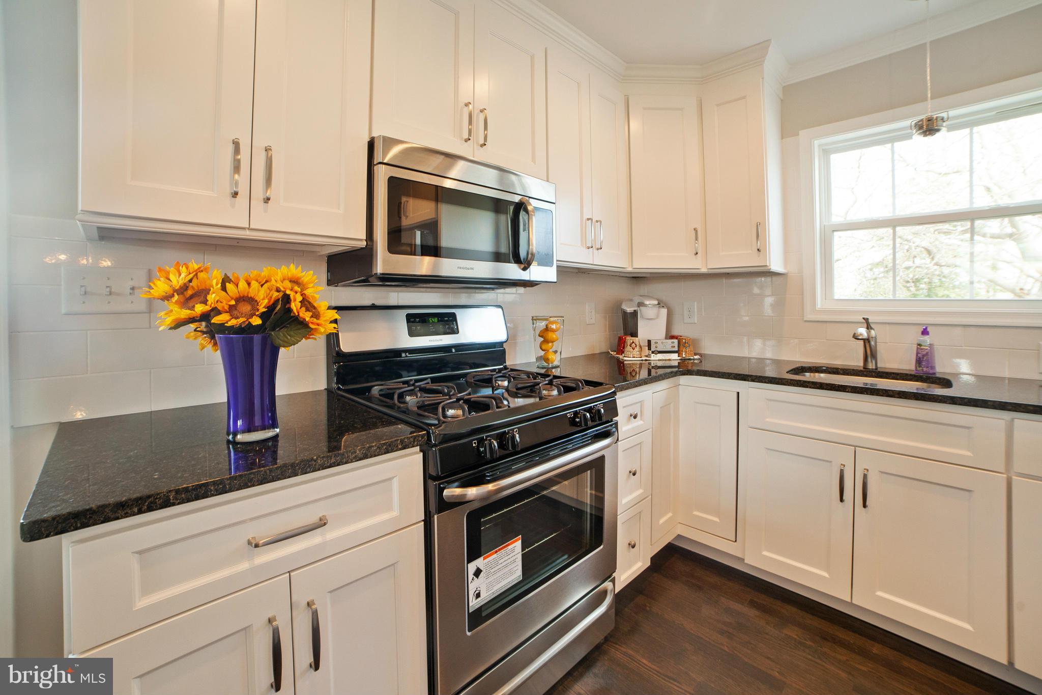 114 Club Road Pasadena, MD 21122 - Photo 11 of 30 Kitchen