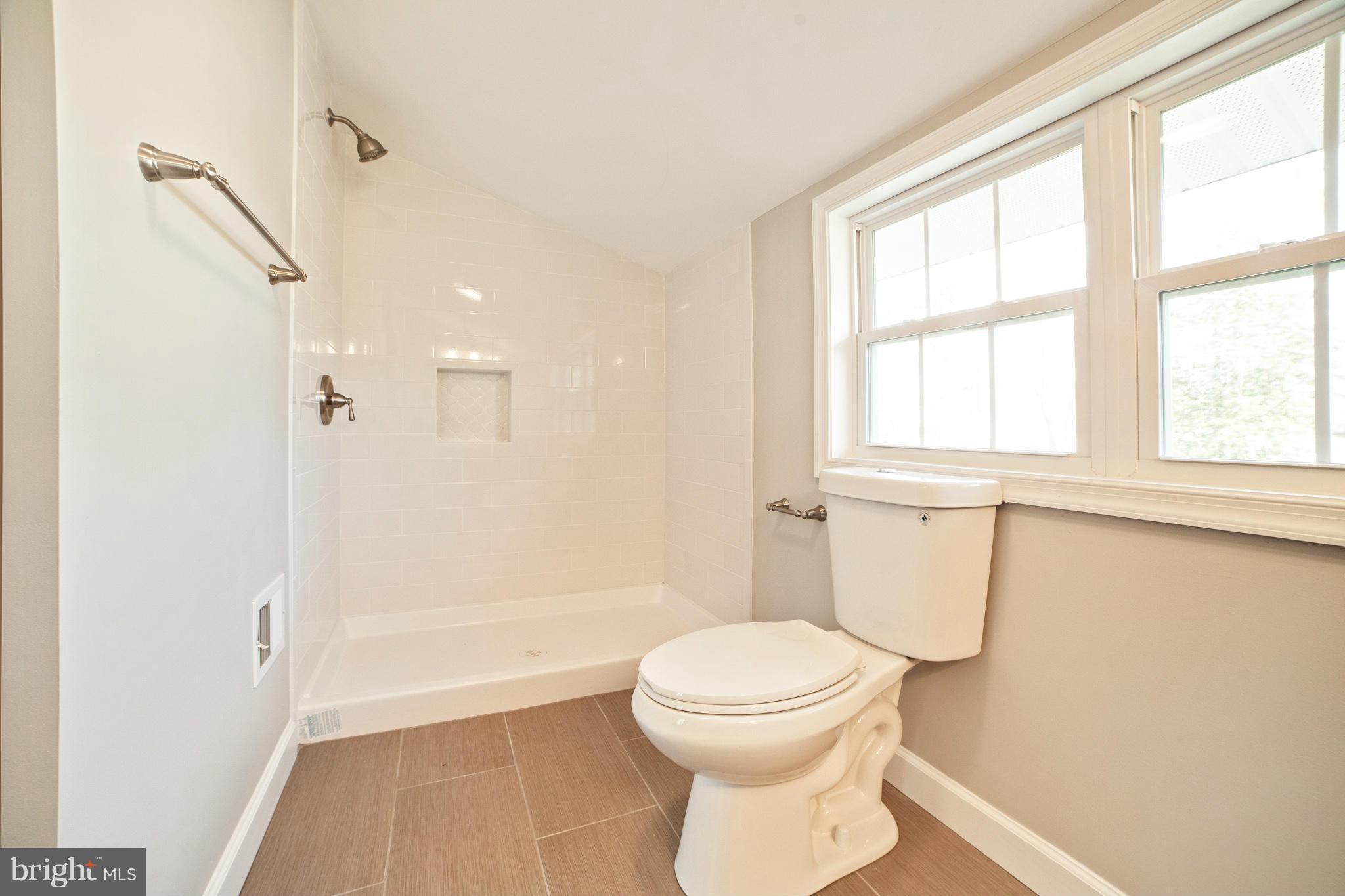 114 Club Road Pasadena, MD 21122 - Photo 20 of 30 Bath (Master)