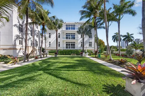 $1,250,000 | 182 Lake Drive, Unit 5301, Palm Beach Shores, FL 33404