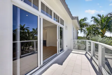 $1,250,000 | 182 Lake Drive, Unit 5301, Palm Beach Shores, FL 33404