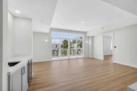 $1,250,000 | 182 Lake Drive, Unit 5301, Palm Beach Shores, FL 33404