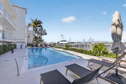 $1,250,000 | 182 Lake Drive, Unit 5301, Palm Beach Shores, FL 33404