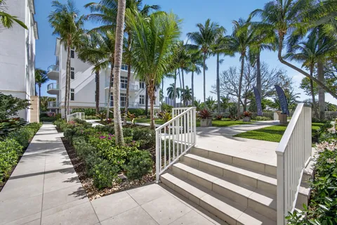 $1,250,000 | 182 Lake Drive, Unit 5301, Palm Beach Shores, FL 33404