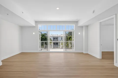 $1,250,000 | 182 Lake Drive, Unit 5301, Palm Beach Shores, FL 33404