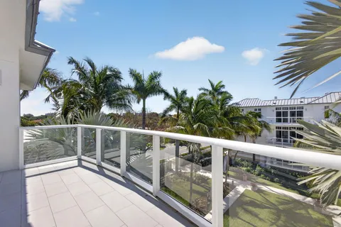 $1,250,000 | 182 Lake Drive, Unit 5301, Palm Beach Shores, FL 33404