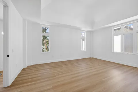 $1,250,000 | 182 Lake Drive, Unit 5301, Palm Beach Shores, FL 33404